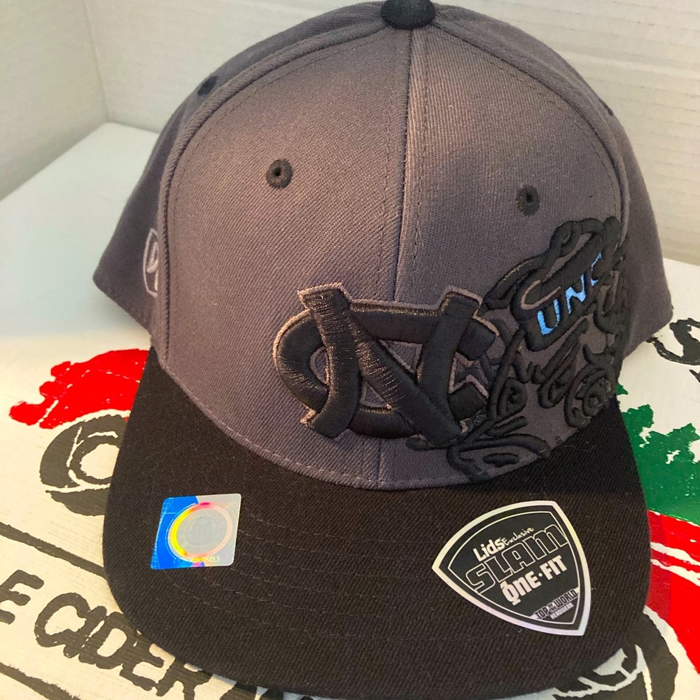 NWT UNC Tarheels slam dunk, one fit hat